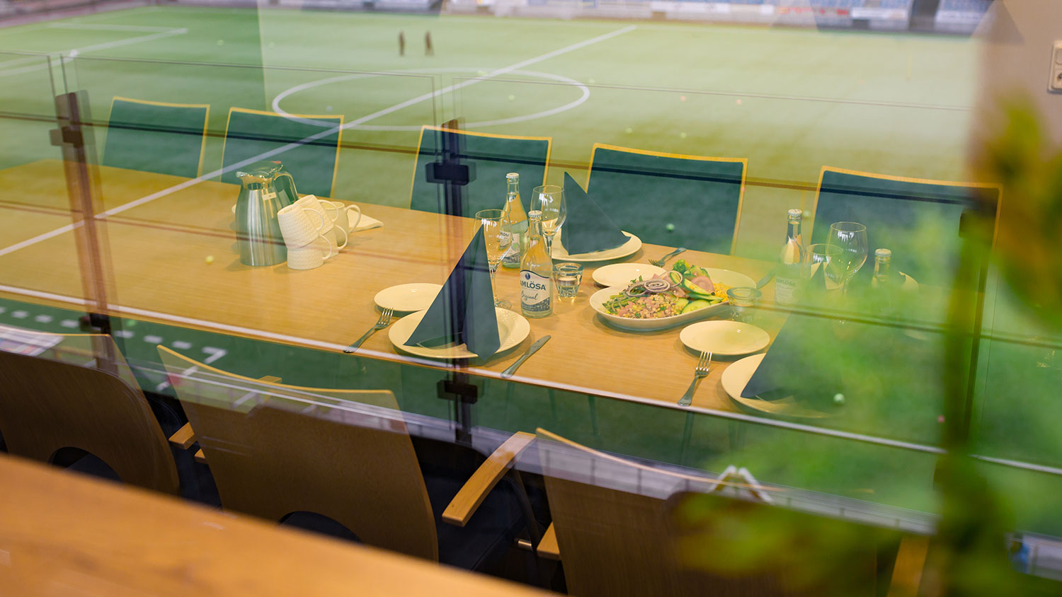 Dukat bord i en loge på Östgötaporten